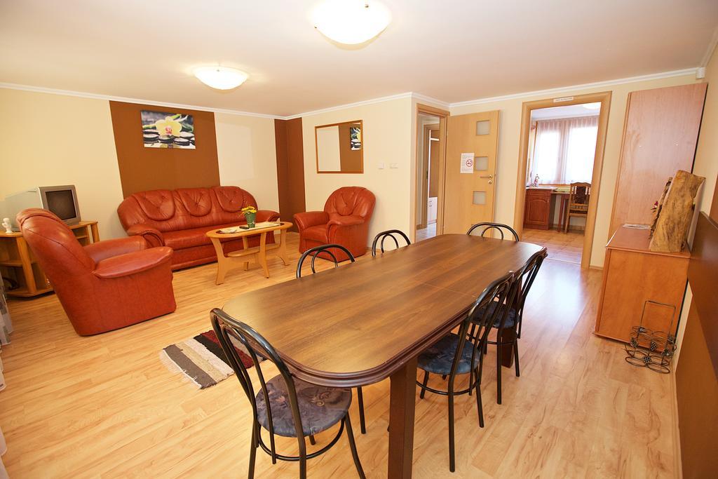 Zoli Apartmanok-Brody 51-53 Hajduszoboszlo Luaran gambar